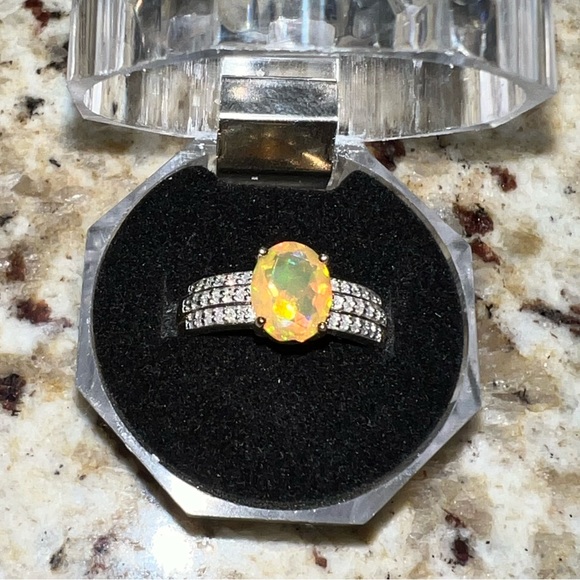 10k Gold Opal Ring - Picture 3 of 8
